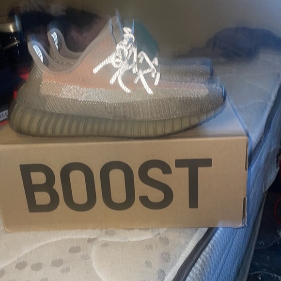 Adidas YEEZY 350 sand taupe - Picture 3 of 4